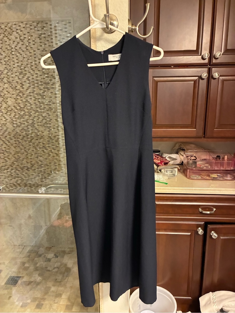 MM Lafleur nvy Sleeveless V-Neck Midi Sheath Dress
